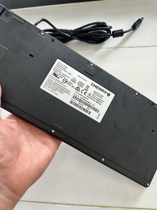 Tastatura cu touchpad CHERRY G84-5500LUMDE-2 - NOUĂ