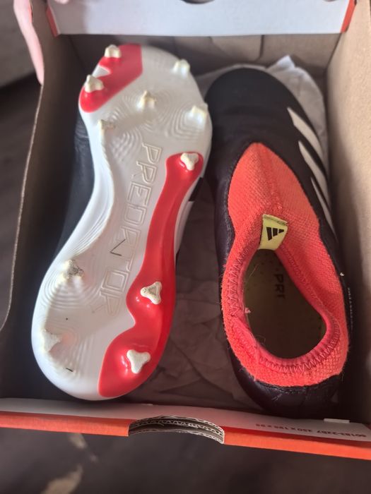 Продавам детски футболни обувки различни видове