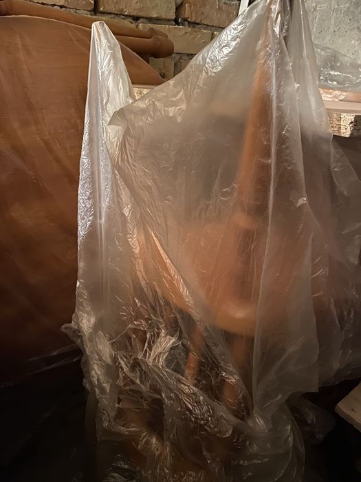 Маса  с  4 стола ( дървени)