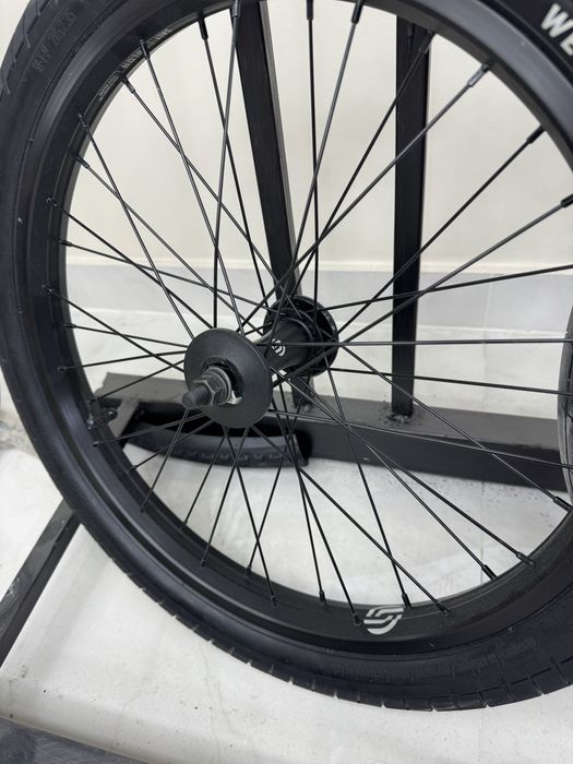 Колеса на велосипед.