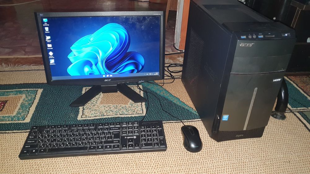 Компьютер Aser в комплекте..