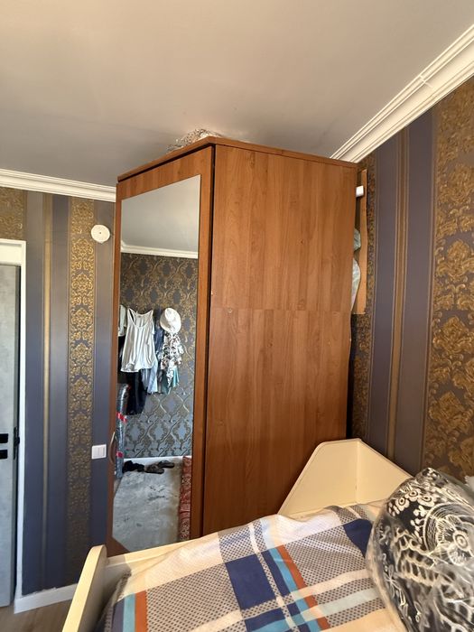 Угловой шкаф для одежды