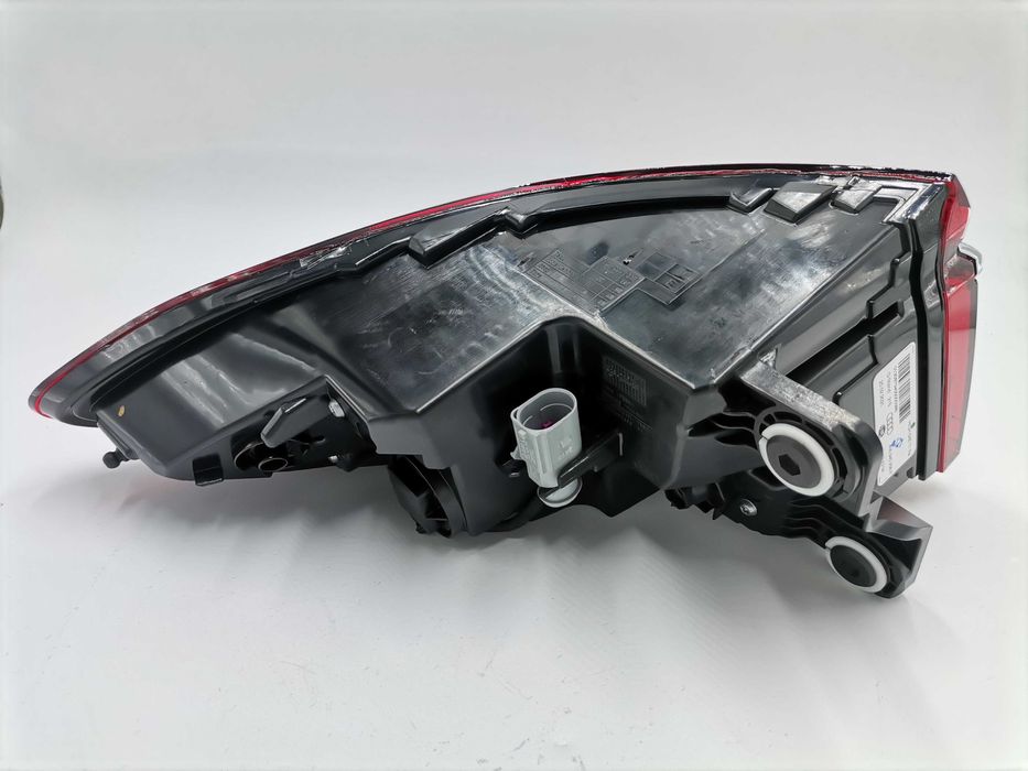 Нов 4N0945208R Audi S8 A8 4N D5 OLED Десен Стоп