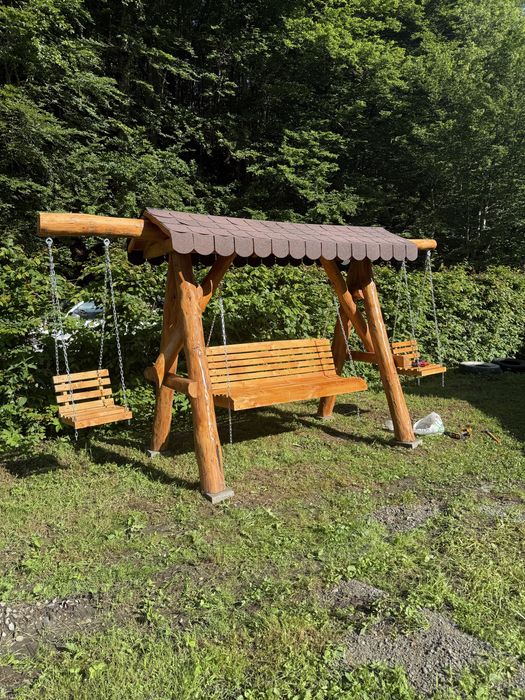 Mobilier rustic din lemn masiv