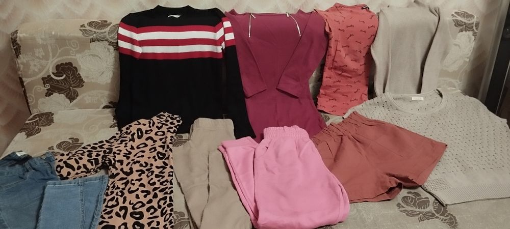Отдам женские вещи