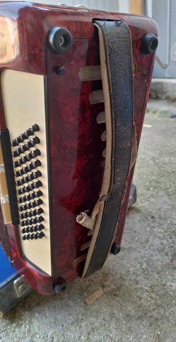 Продавам акордеон