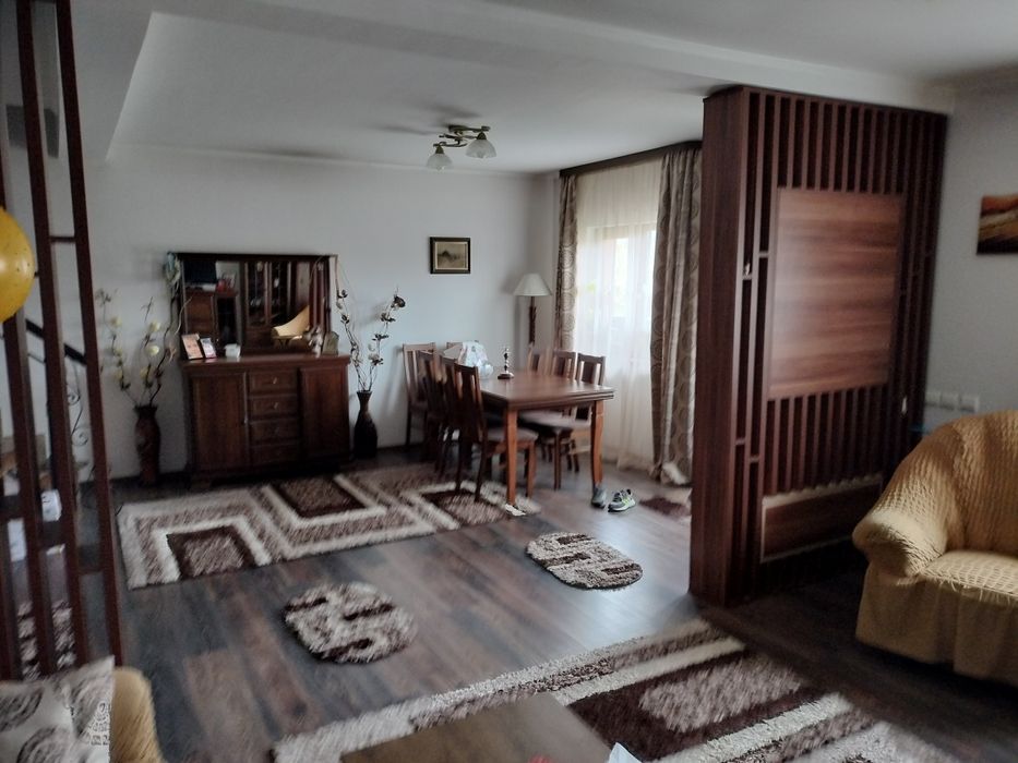 Proprietar Vând casă spațioasă în Lăpuș cu toate utilitățile