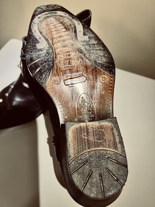 Кожени обувки с шипове