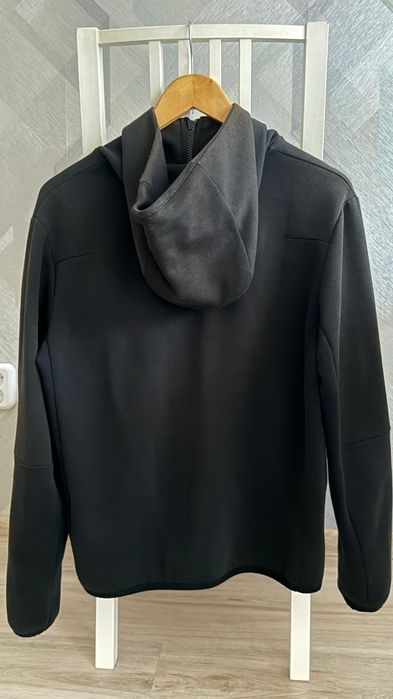 Продам Nike Tech fleece