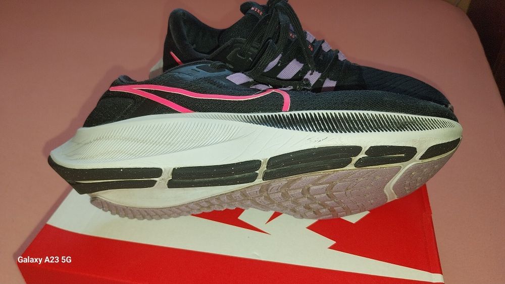 Маратонки Nike 36.5 носени
