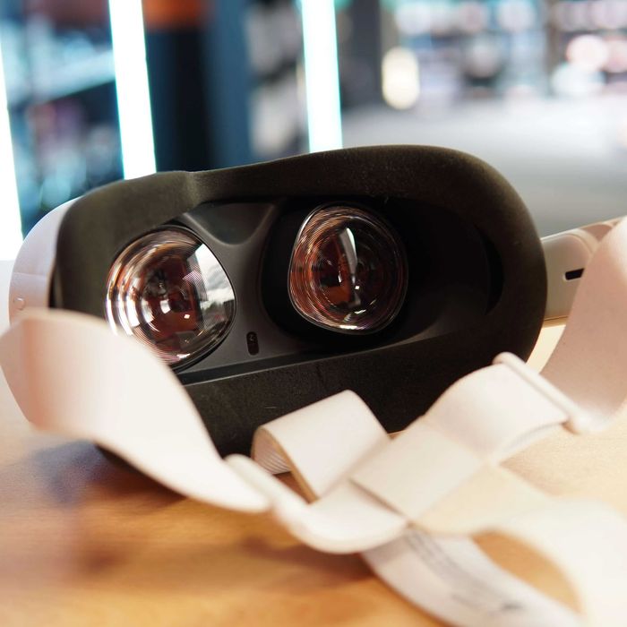 Casca VR All-in-One Oculus Quest 2, 64 GB + Husa de protectie/ 12 LUNI GARANTIE