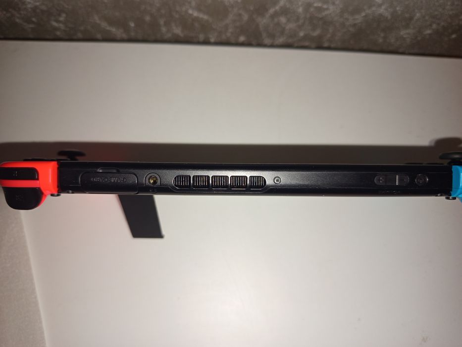 Nintendo Switch – отлично състояние + 3 игри