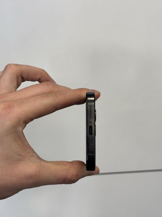 Продавам iPhone 16 PRO 100% батерия