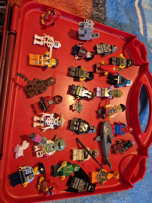Продам фигурки лего оригинал