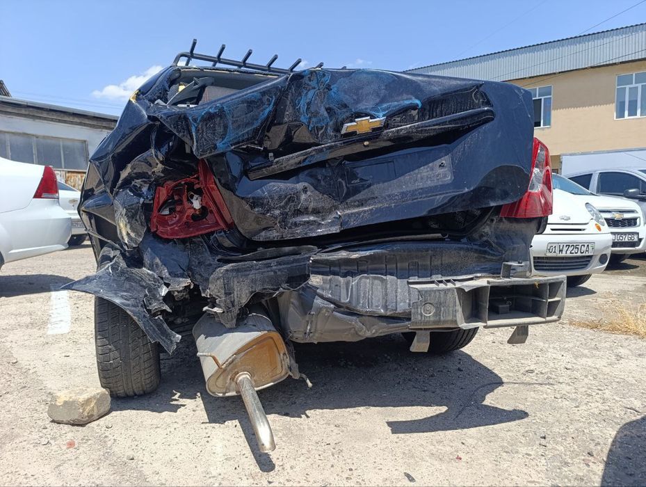 moshina orqadan urilgan