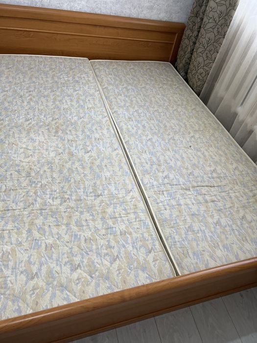 Кровать с двумя тумбочками