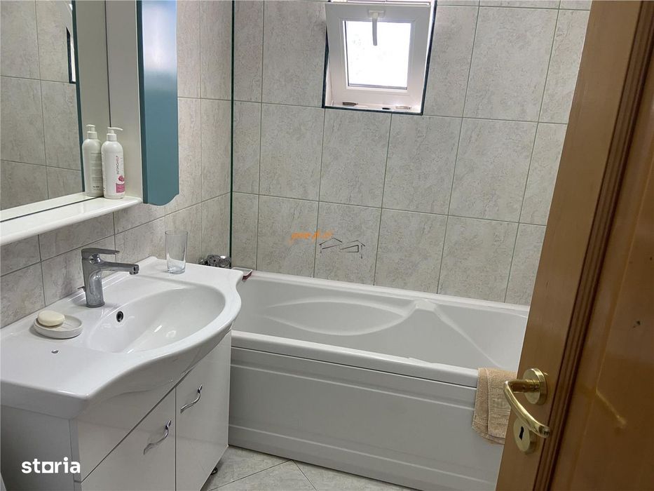 Apartament 4 camere Focsani , zona b- dul Independentei , suprafata ge