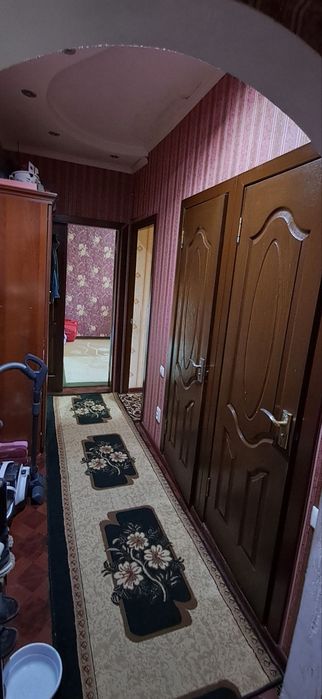 Srochni 2 xonali uy sotiladi, sergeli 7 da, 3- 4- bekatga yaqin