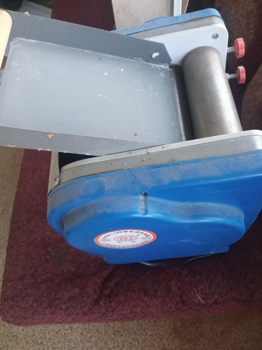 Тестораскаточная машинка и лапшерезка