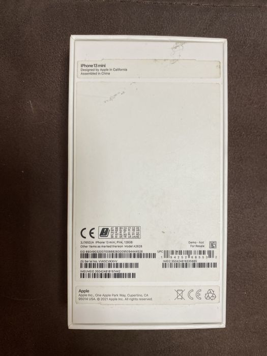 Iphone 13 mini бледо розов почти бял