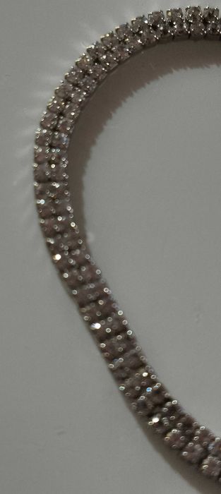 Дамска сребърна гривна с циркони