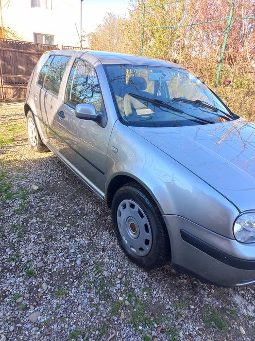 Dezmembrez golf 4