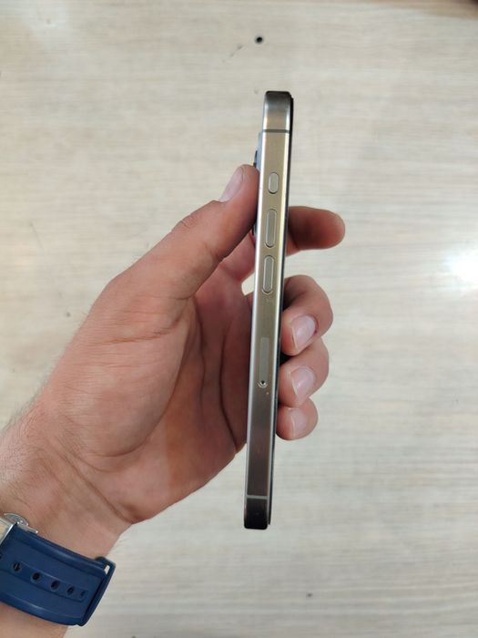 iPhone 15 pro Titanium