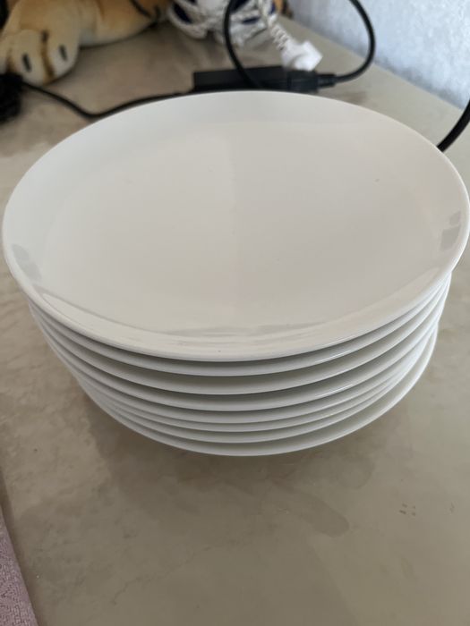 Продам тареоки белого цвета