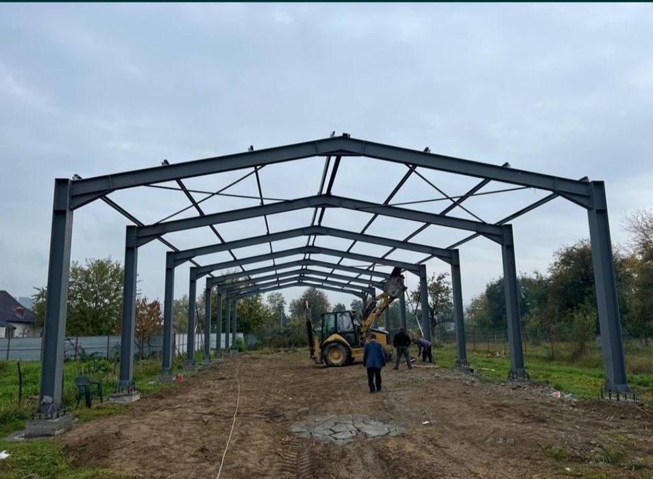 Vand hala pe structura metalica demontabila pe suruburi