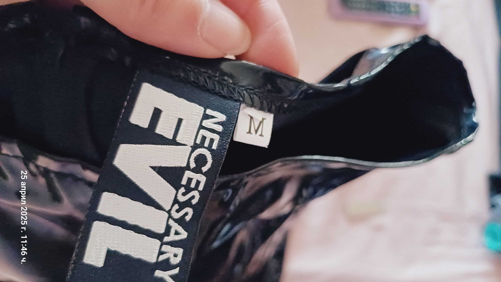 Готически латексов костюм от Necessary Evil