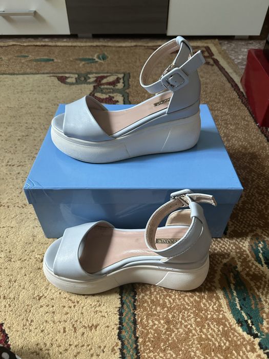 Босоножки и туфли