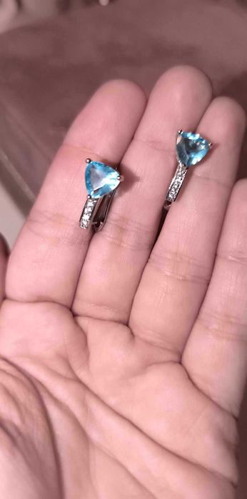 Намалени Нови сребърни обеци с английско закопчаване и сини кристали