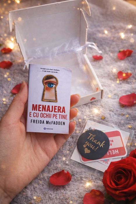 Martisor magnet cu minibook Menajera e cu ochii pe tine