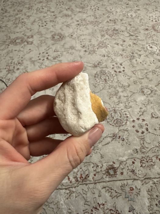 Камень белый, редкий