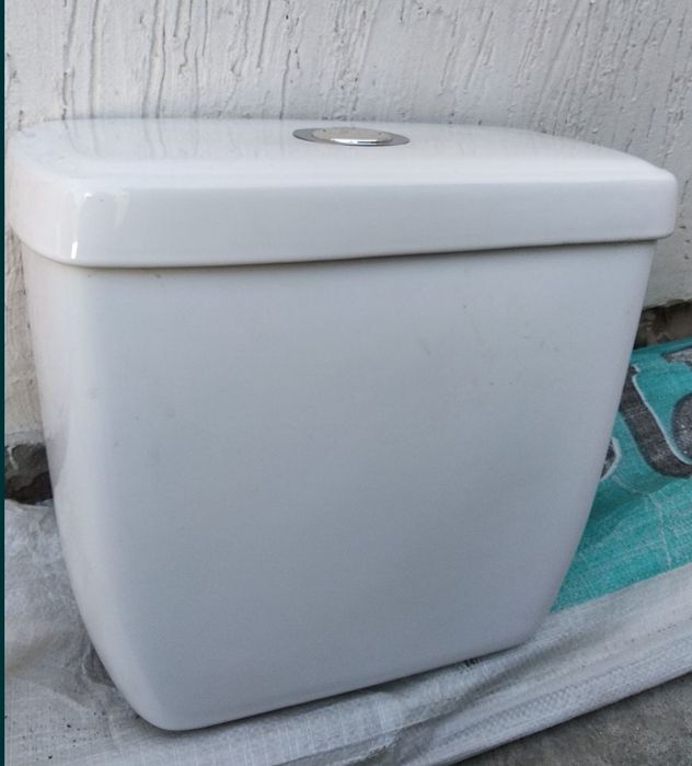 Продается бачок на унитаз.