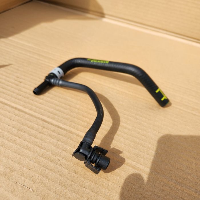 Трубка сапуна на дроссель