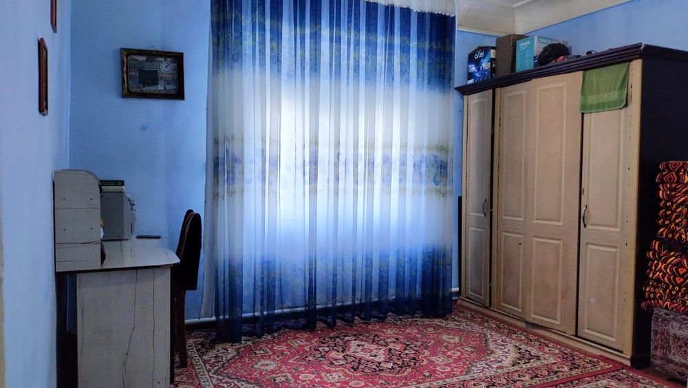 Уй сатылады, Тахияташ центрда жайласкан, базарга жакын, 4.5 сотка