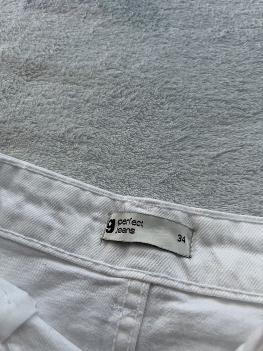 Бяла дънкова пола