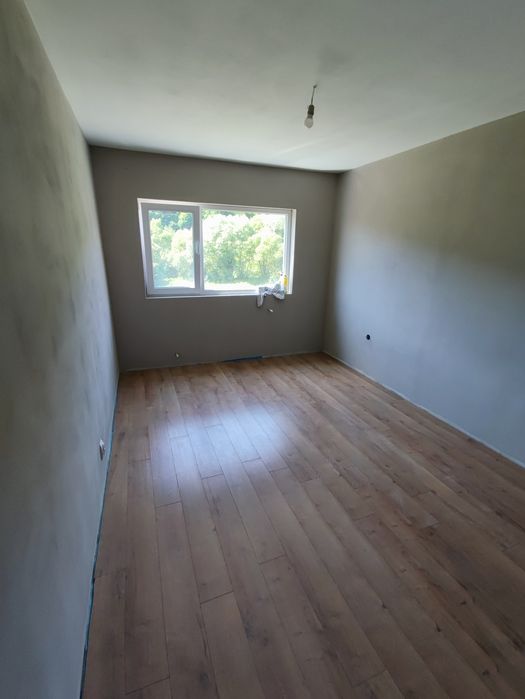 Casa de vânzare valea slatinitei la strada principala drum asfaltat