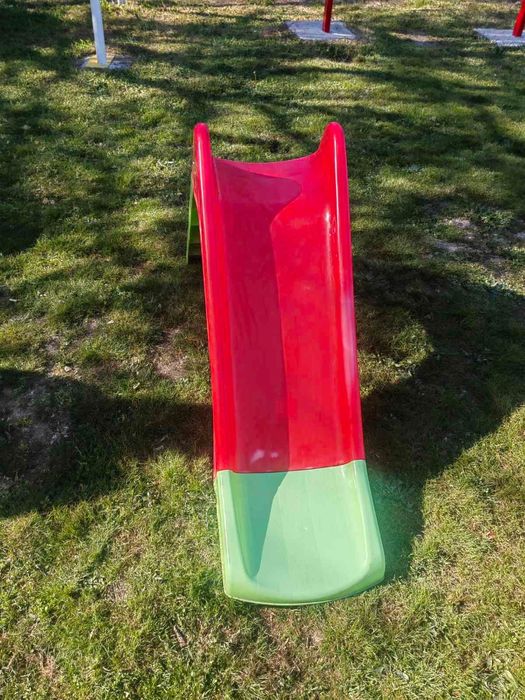 Детска люлка и пързалка