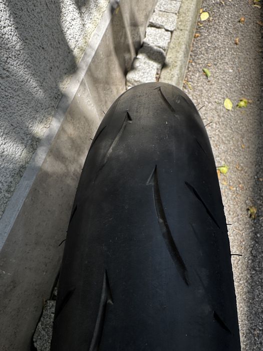 Продавам мото гуми Dunlop d212 gp racer