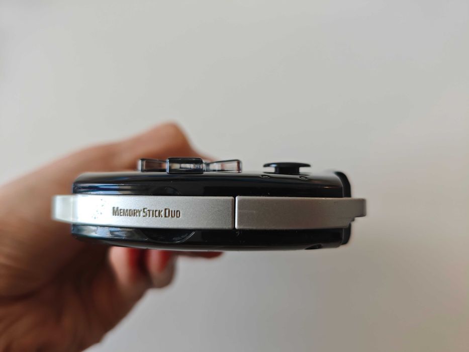 Sony PSP 3000 - Playstation Portable - качени много игри