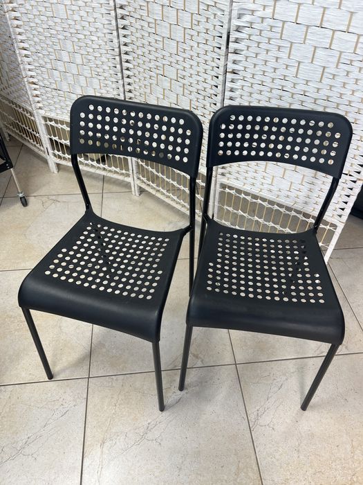 Продам 2 чёрных стула IKEA