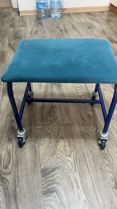 Продам стул на колесиках