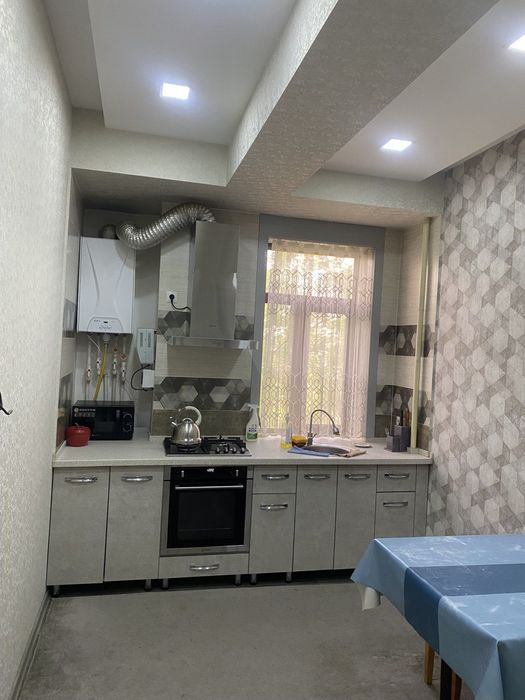 Med gorodok 3xonali dom sotiladi