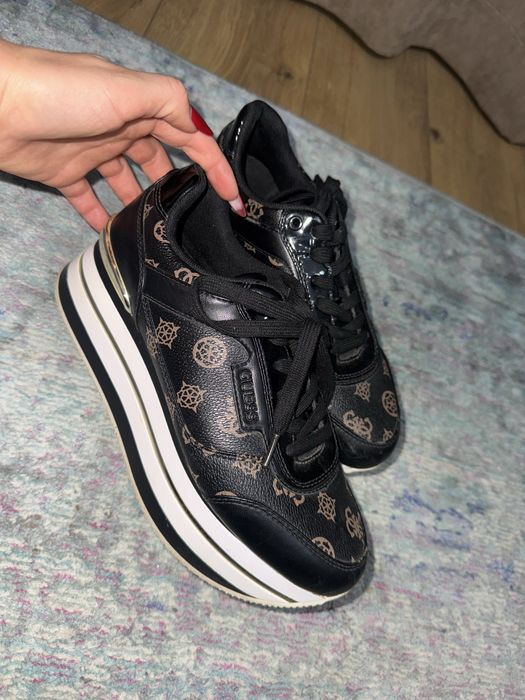 Adidași Dama Guess marimea 39