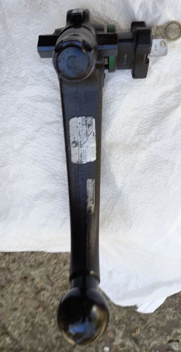 Продавам универсален, оригинален  свалям теглич за Тойота  Rav 4