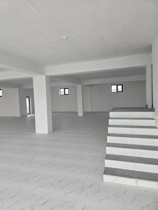 3 qavatli binoning 2-3 qavatlari ijaraga beriladi