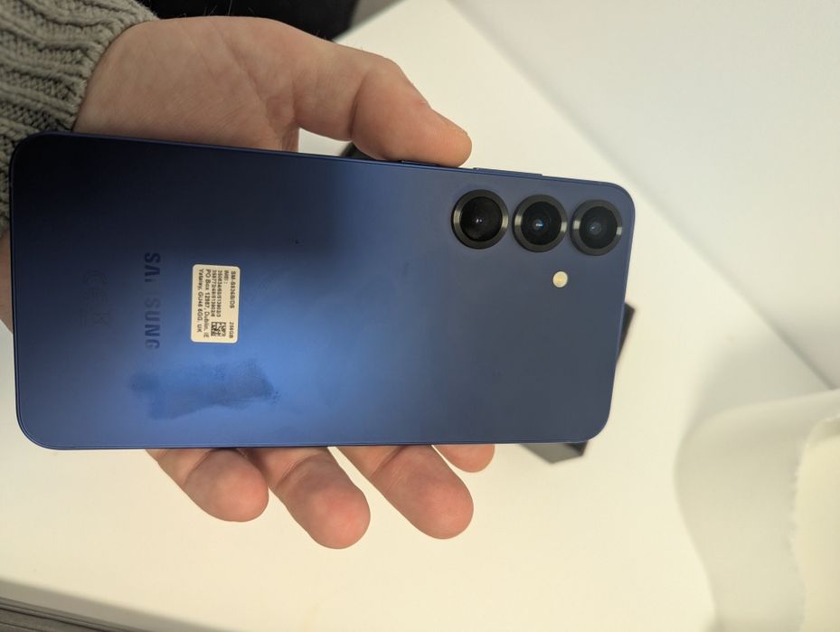 Vând Galaxy S25 Plus Navy Blue