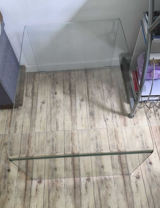 Модерна холна маса от цяло извито закалено стъкло (Tempered Glass)
